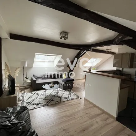 Rent this 3 bed apartment on 4 Rue des Grands Champs (Juigné-sur-Loire) in 49610 Les Garennes sur Loire, France