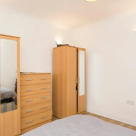 Image 3 - The Green, London, W3 7PQ, United Kingdom - Room for rent