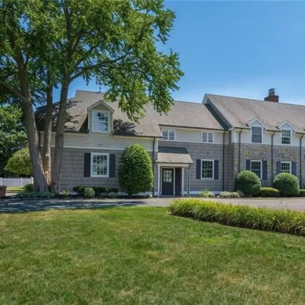 Rent this 6 bed house on 2 Fruitledge Road in Glen Head, Oyster Bay