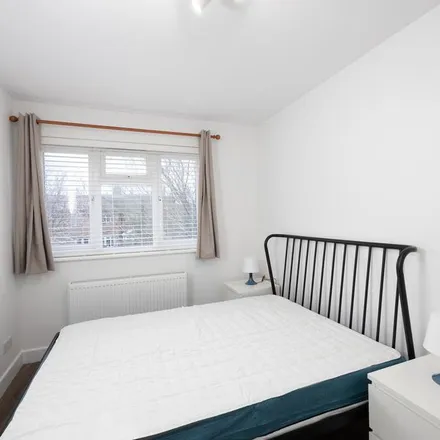 Image 4 - Kynaston Avenue, Stoke Mandeville, HP21 9DS, United Kingdom - Apartment for rent