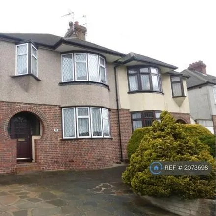 Rent this 4 bed duplex on Park Grove in London, DA7 6AA