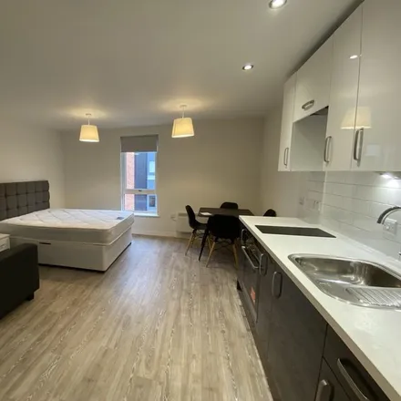 Image 4 - South Parade, Sheffield, S3 8SR, United Kingdom - Apartment for rent