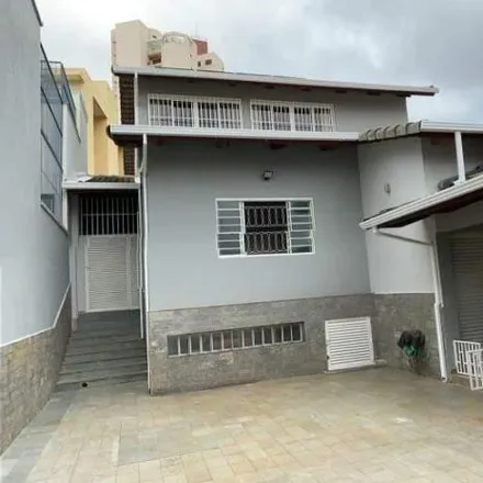 Buy this 3 bed house on Avenida Floriano Peixoto in Centro, Uberlândia - MG