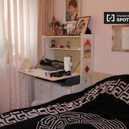 Rent this 3 bed room on Seisgasse 7 in 1040 Vienna, Austria
