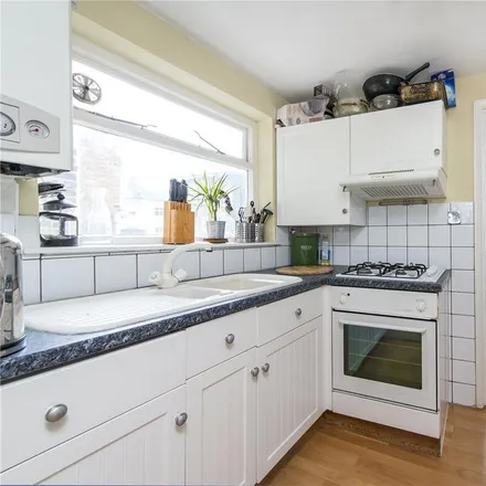 Image 4 - Queenstown Road, London, SW8 4LN, United Kingdom - Apartment for rent