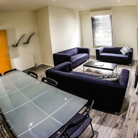 Image 4 - Opal 2, St George's Close, Saint George's, Sheffield, S3 7HB, United Kingdom - Apartment for rent