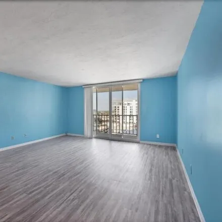 Image 6 - Dolphin Towers, 101 South Gulfstream Avenue, Sarasota, FL 34236, USA - Condo for sale