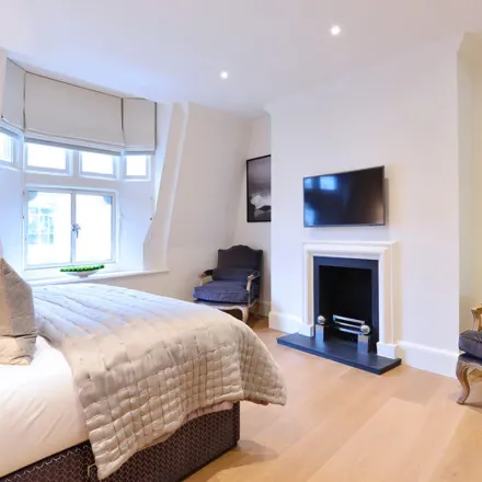 Rent this 2 bed apartment on Marugame Udon in 449 Strand, London