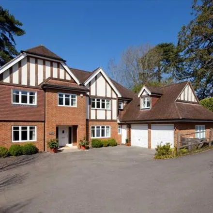 Buy this 5 bed house on Linden Chase in Dunton Green, TN13 3JU