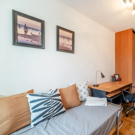 Rent this 4 bed room on Budapesztańska 6D in 80-288 Gdańsk, Poland