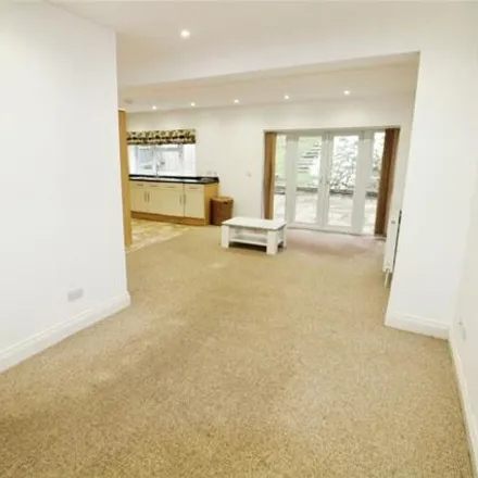 Image 3 - St. George's Drive, The Rookery, WD19 5HE, United Kingdom - Duplex for rent