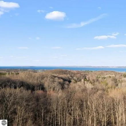 Image 2 - 13538 South High Point Drive, Elmwood Charter Township, MI 49684, USA - House for sale