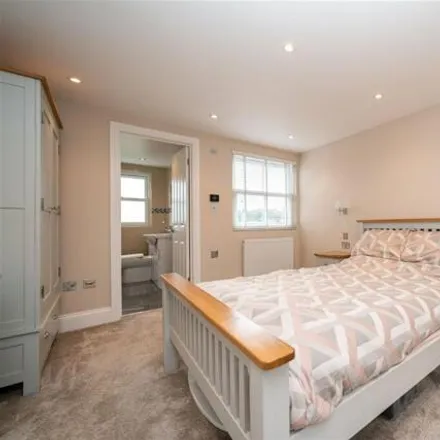 Image 5 - Cardiff Road, Watford, Hertfordshire, Wd18 0ds - Townhouse for sale