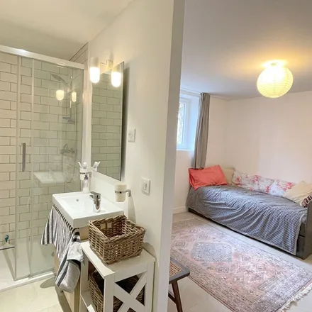 Rent this 6 bed apartment on 26 Rue de la Cerisaie in 92150 Suresnes, France