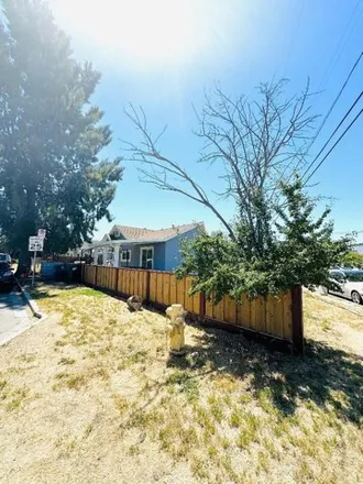 Image 2 - 553 3rd Ave, Redwood City, California, 94063 - House for sale