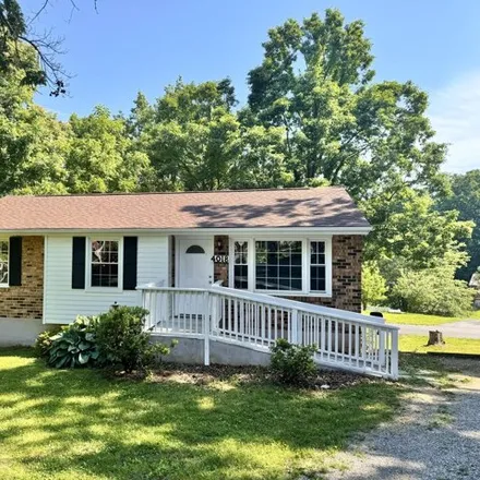 Rent this 3 bed house on 4068 Concord Place in Cave Spring, VA 24018