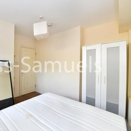 Image 8 - St Wilfrid and Apos's, Lorrimore Road, London, SE17 3LZ, United Kingdom - Townhouse for rent