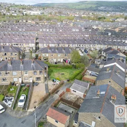 Image 2 - Arncliffe Avenue, Keighley, West Yorkshire, Bd22 - Townhouse for sale