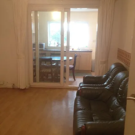 Rent this 6 bed duplex on Harborne Park Road in Metchley, B17 0NY
