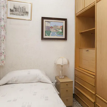 Rent this 3 bed room on Passatge de Bofill in 21, 08013 Barcelona