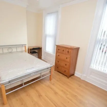 Rent this 5 bed apartment on Cromwell Road in Belfast, BT7 1JW