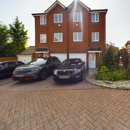 Rent this 3 bed townhouse on Lampeter Close in London, NW9 7JA
