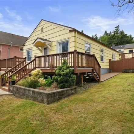 Buy this 2 bed house on 2104 47th Street Southeast in Everett, WA 98203