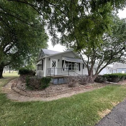 Image 2 - North 2550 East Road, DeWitt County, IL 61842, USA - House for sale