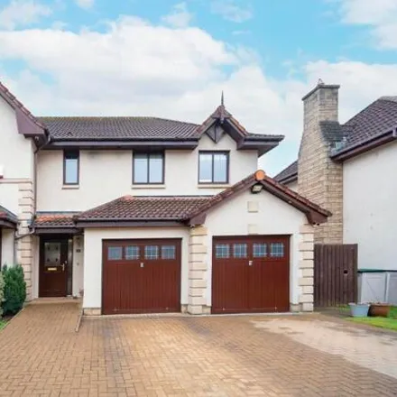 Buy this 5 bed house on 11 Silverbirch Glade in Livingston, EH54 9JS