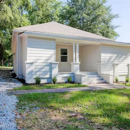 Buy this 4 bed house on 402 West Avenue in Carrollton, GA 30117