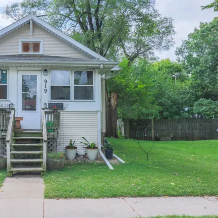 Buy this 2 bed house on 919 East Jackson Street in Morris, IL 60450