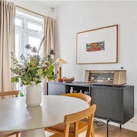 Image 4 - 57 Adelaide Road, London, E10 5NW, United Kingdom - Townhouse for sale