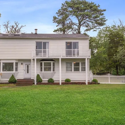 Rent this 3 bed house on 5 Hyler Drive in Tiana, Hampton Bays