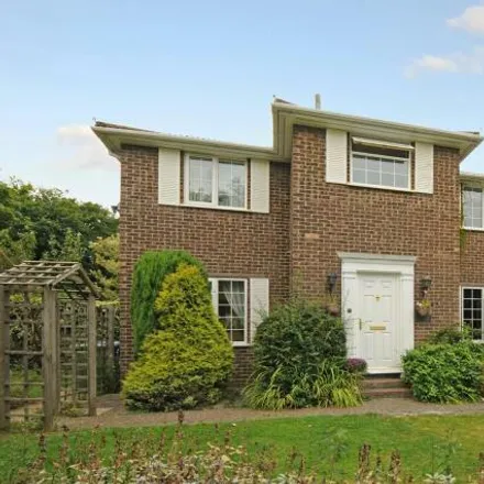 Rent this 4 bed house on Goughs Lane in Newell Green, RG12 2JW