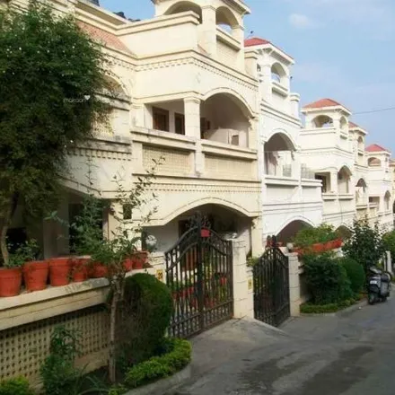 Rent this 4 bed house on Dr. Khushilal Sharma Ayurvedic Hospital in Kaliyasaut Dam Trail, Bhopal