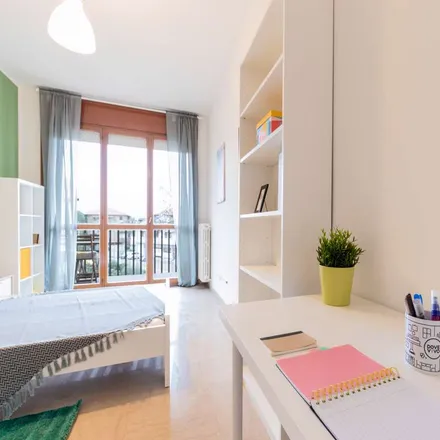 Rent this 5 bed room on Via Felice Mendelssohn in 35132 Padua PD, Italy
