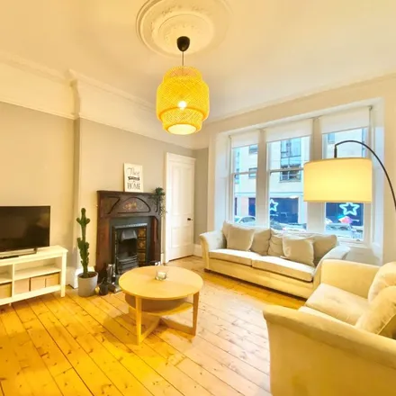 Rent this 1 bed apartment on Cafe Andaluz in 2 Cresswell Lane, North Kelvinside