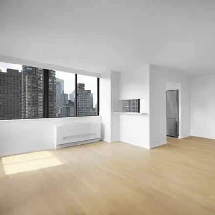 Image 7 - 124 W 60th St Apt 11E, New York, 10023 - House for rent