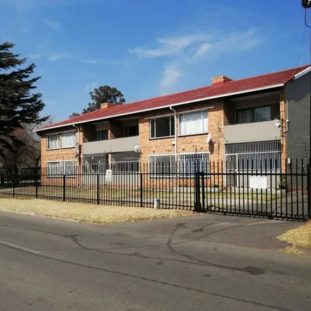 Image 5 - 2nd Avenue, Johannesburg Ward 70, Roodepoort, 2709, South Africa - Apartment for rent