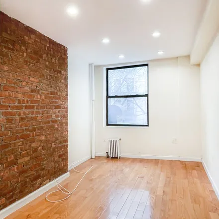 Image 5 - Blind Barber, 339 East 10th Street, New York, NY 10009, USA - Apartment for rent