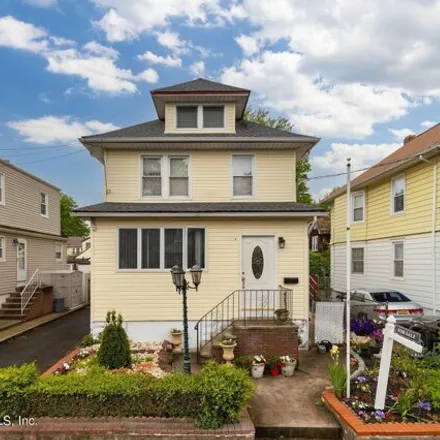 Buy this 4 bed house on 248 Wardwell Avenue in New York, NY 10314