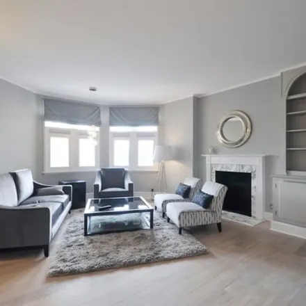 Rent this 3 bed apartment on 172-174 Kensington High Street in London, W8 7BQ