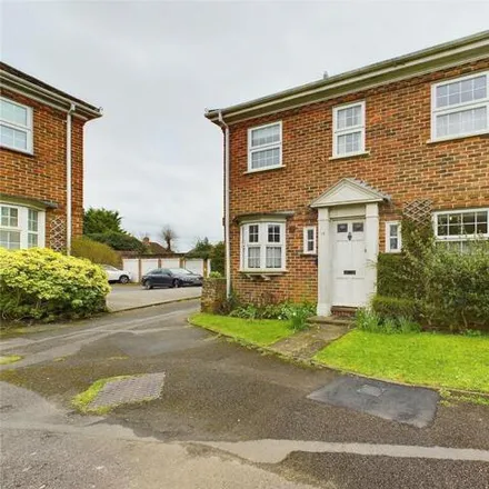 Buy this 3 bed house on 39 Benyon Court in Reading, RG1 6HR