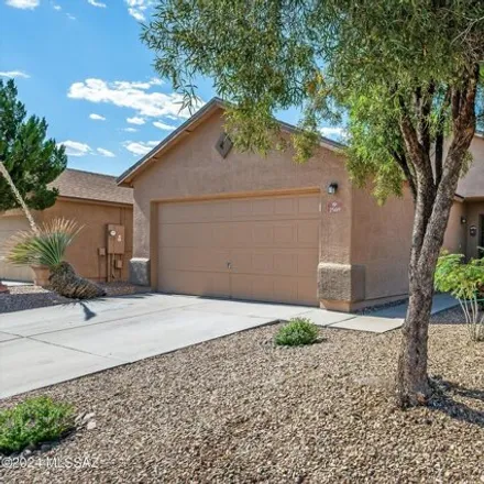 Buy this 3 bed house on 2542 East Walnut Street in Tucson, AZ 85706