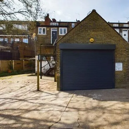 Image 1 - Field End Road, London, HA5 1RD, United Kingdom - House for rent