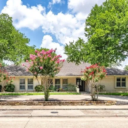 Buy this 4 bed house on 4315 Laren Ln in Dallas, Texas