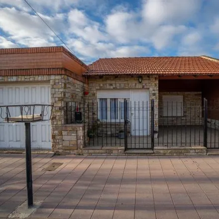 Buy this 2 bed house on Avenida Tucumán 336 in Villa Laura, 8109 Punta Alta