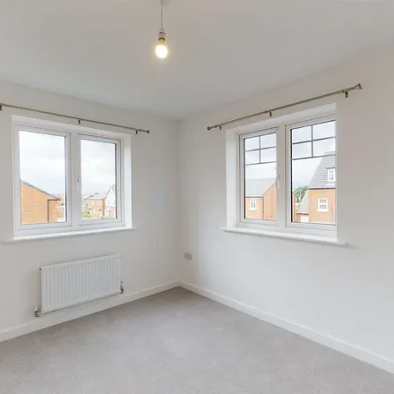 Rent this 3 bed apartment on Fox Avenue in Shrewsbury, SY2 6FX