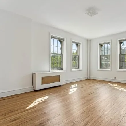 Image 2 - 1100 Grand Concourse, New York, NY 10456, USA - Apartment for sale