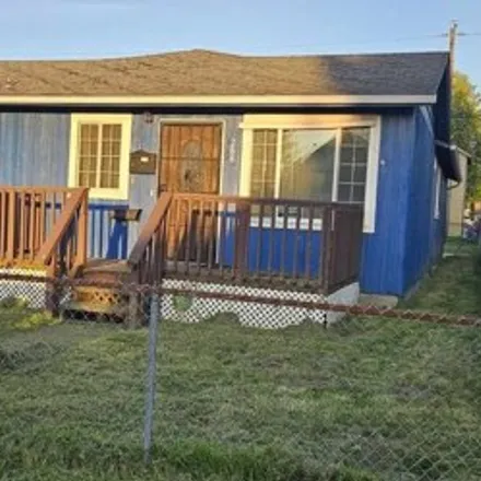 Buy this 2 bed house on 292 24th Avenue in Longview, WA 98632